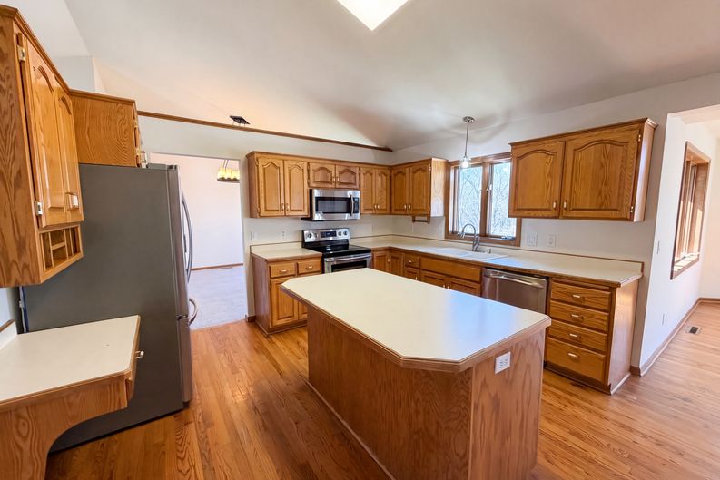 Photo 15 of 38 of 8433 Upland Ln N, Maple Grove, MN