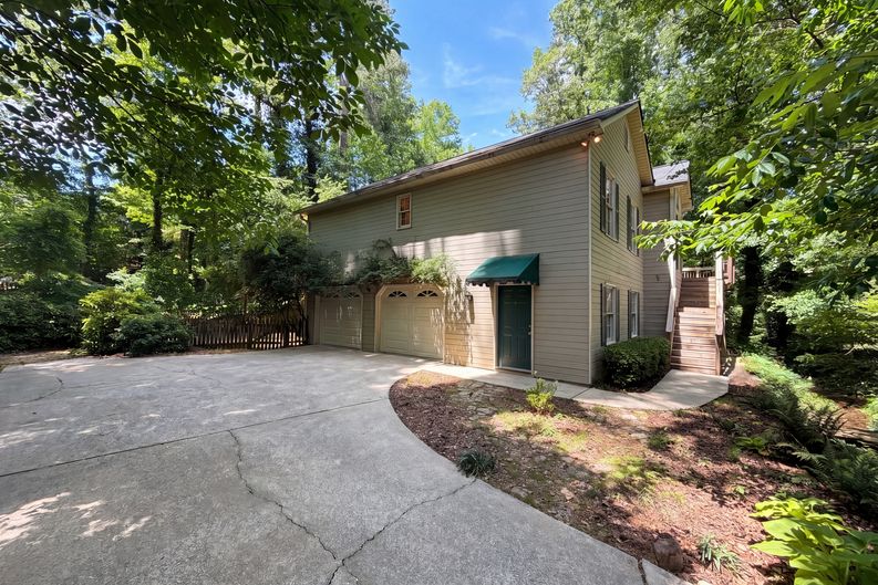 Photo 13 of 17 of 2623 Wellington Dr, Marietta, GA