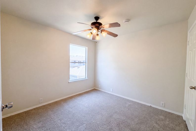 Photo 14 of 26 of 10636 Traymore Dr, Fort Worth, TX