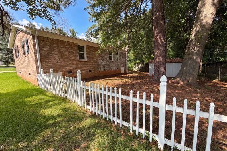 Photo 5 of 23 of 1328 Baffin Bay Rd, Columbia, SC
