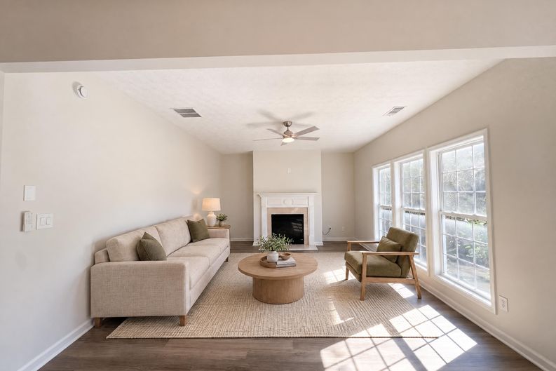 Photo 11 of 53 of 6730 Island Pointe Dr, Buford, GA