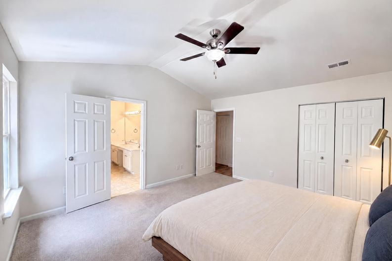 Photo 4 of 22 of 14542 Arbor Ridge Dr, Charlotte, NC