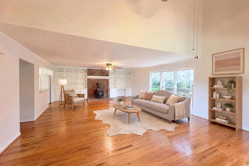 Photo 3 of 21 of 3802 Claude Brewer Rd, Loganville, GA