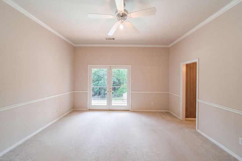 Photo 12 of 27 of 2533 Vista Creek Ct, Garland, TX