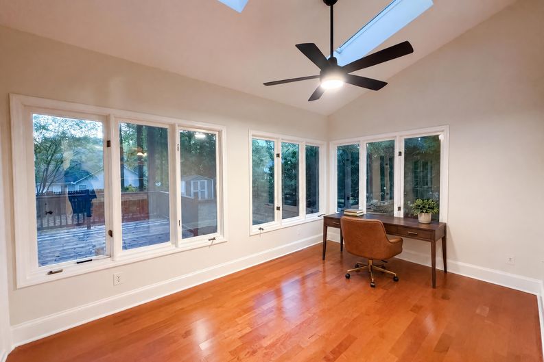 Photo 11 of 30 of 2315 Heathershire Ln, Matthews, NC