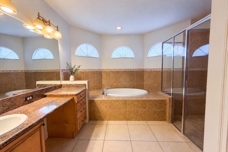 Photo 13 of 24 of 2015 River Crossing Dr, Valrico, FL