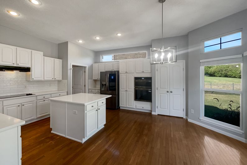 Photo 6 of 32 of 5326 Elmwood Ln, Middletown, OH