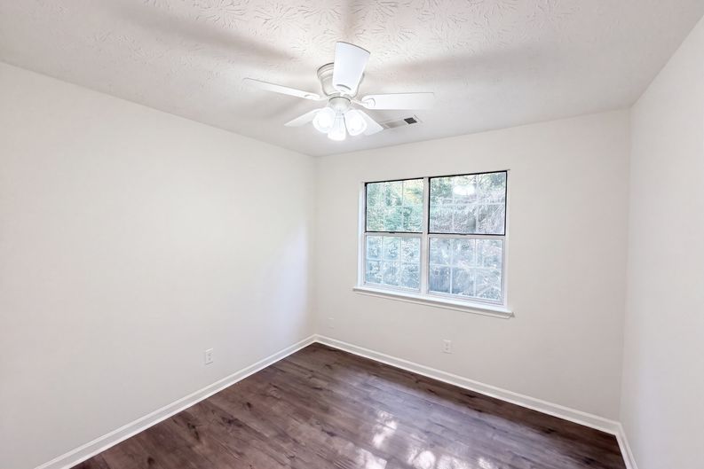 Photo 20 of 38 of 901 Lauren Kay Ct, Lawrenceville, GA