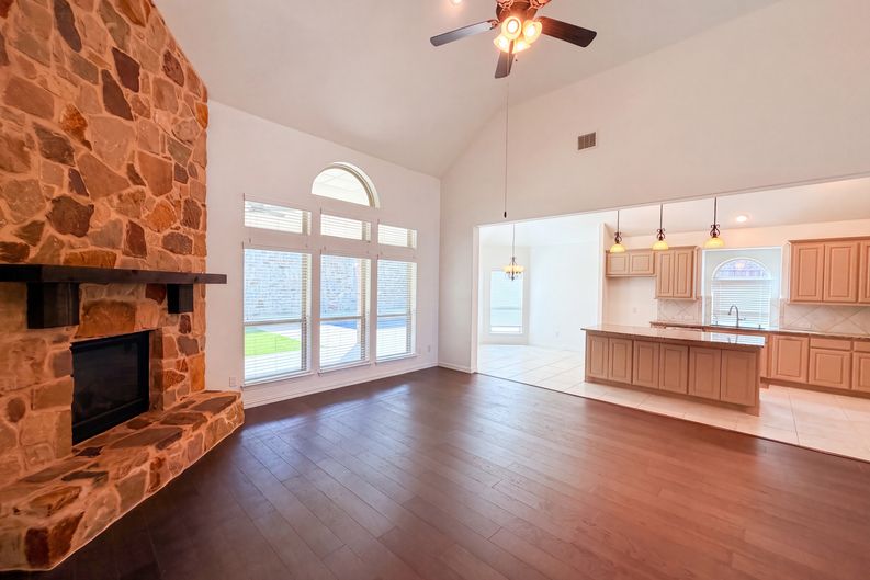 Photo 12 of 34 of 4305 Curlew Ln, Garland, TX