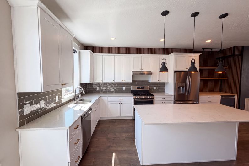 Photo 6 of 24 of 10452 S Sage Canal Way, Sandy, UT