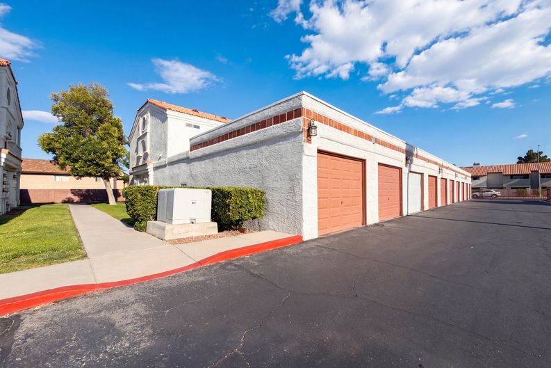 Photo 5 of 22 of 1800 Edmond St, Las Vegas, NV