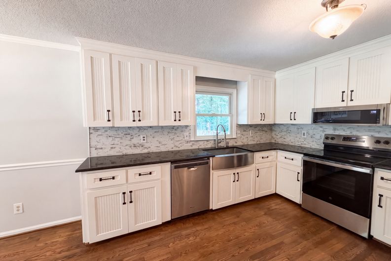 Photo 19 of 25 of 4614 Hickory Grove Rd, Mount Holly, NC