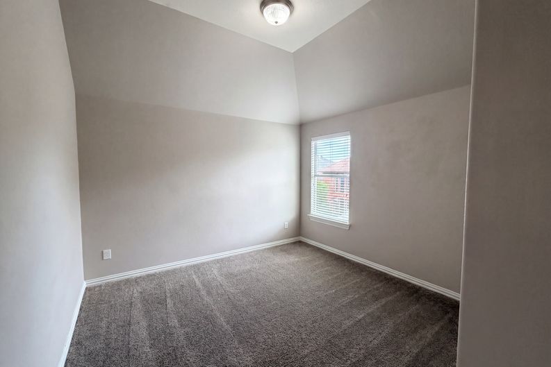 Photo 20 of 32 of 10330 Sandbar Dr, Irving, TX