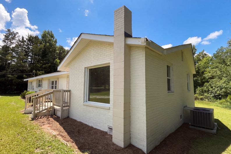 Photo 23 of 32 of 630 S Lee St, Batesburg, SC