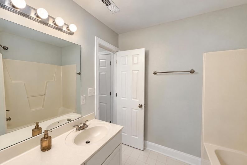 Photo 23 of 29 of 2916 Woodslope Dr, Raleigh, NC