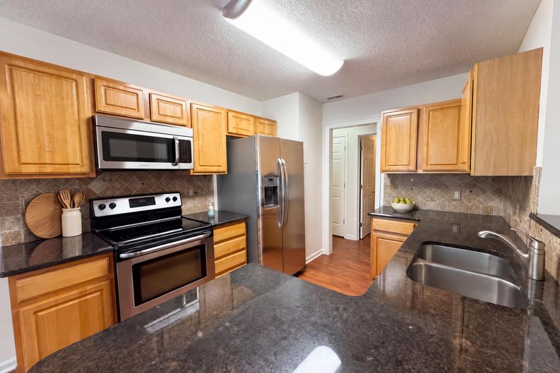 Photo 3 of 23 of 4315 Enoch Dr, Charlotte, NC