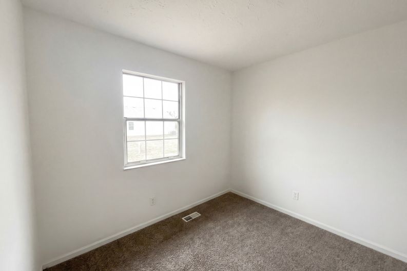 Photo 10 of 18 of 7739 Inverness Dr, Indianapolis, IN