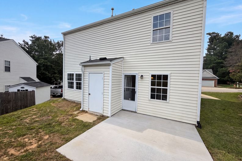 Photo 5 of 18 of 3358 Neptune Dr, Raleigh, NC