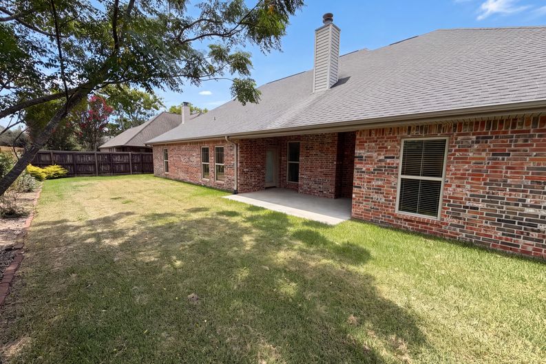 Photo 5 of 24 of 7945 Laurelwood St, Beaumont, TX