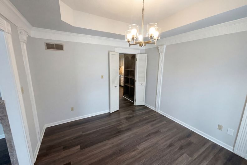Photo 10 of 26 of 6811 Kingman Dr, Indianapolis, IN