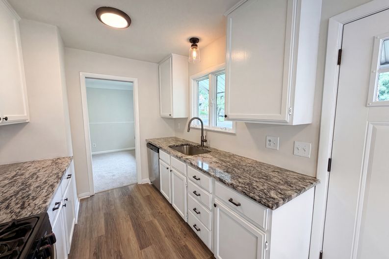 Photo 7 of 27 of 1695 Abell St, Maplewood, MN