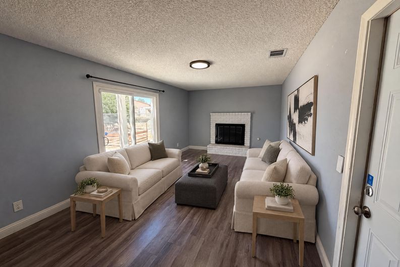 Photo 3 of 17 of 15929 La Verida Dr, Victorville, CA