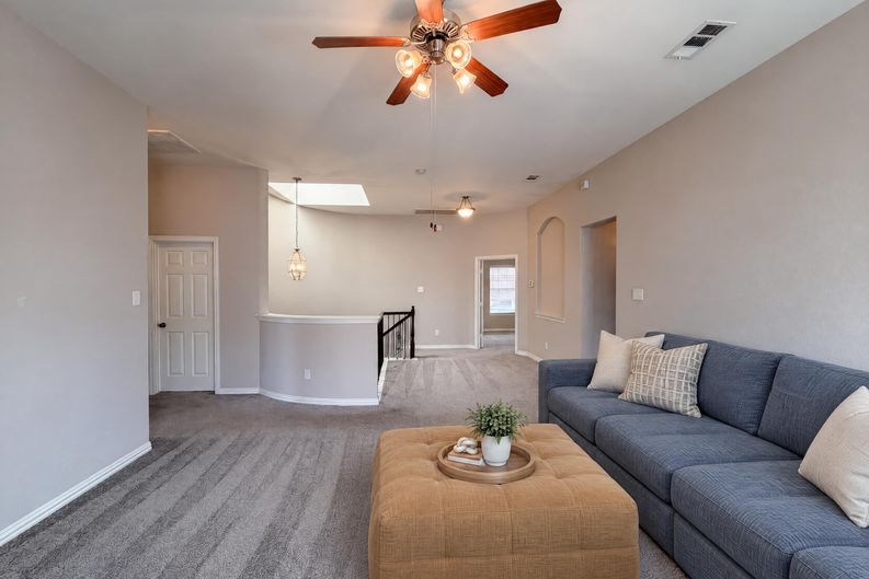 Photo 11 of 32 of 10330 Sandbar Dr, Irving, TX