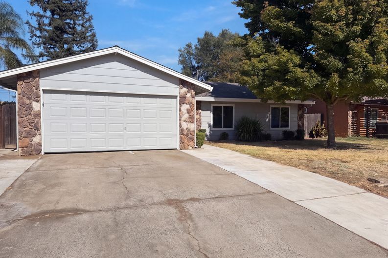 Photo 6 of 37 of 10539 Georgetown Dr, Rancho Cordova, CA