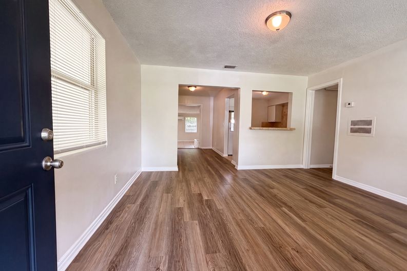 Photo 3 of 20 of 3740 Ballejo Ct W, Jacksonville, FL