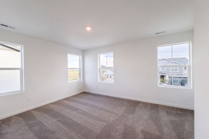 Photo 11 of 18 of 4043 Shirley Dr, Johnstown, CO