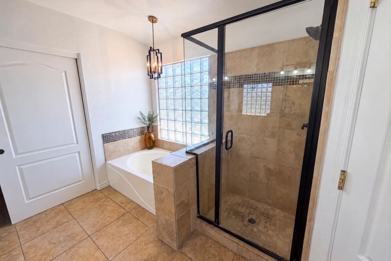Photo 18 of 35 of 17645 W Hale Bopp Dr, Goodyear, AZ