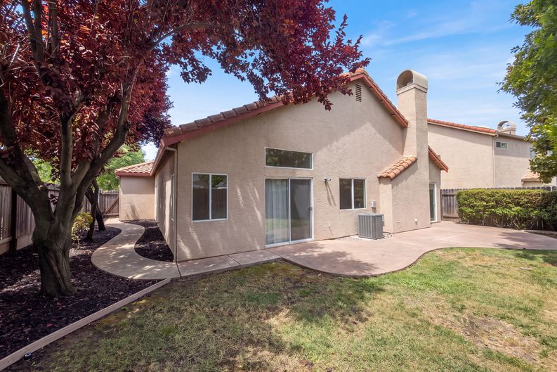 Photo 4 of 44 of 5344 Swindon Rd, Rocklin, CA