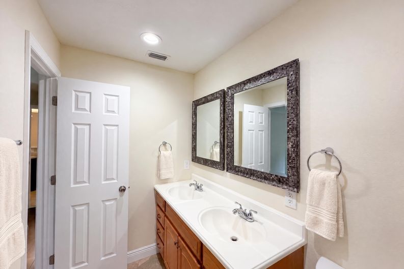 Photo 18 of 26 of 881 Vicksburg St, Deltona, FL