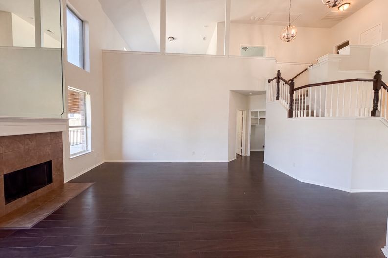 Photo 3 of 31 of 1402 Stone Oak Ct, Cedar Hill, TX