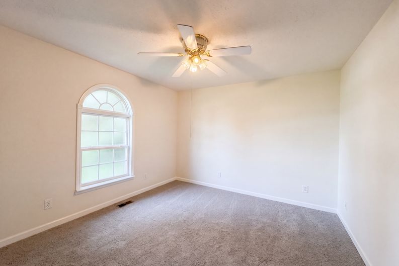 Photo 14 of 27 of 807 W Thompson Ln, Murfreesboro, TN