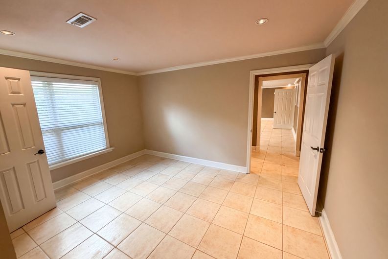 Photo 37 of 71 of 3250 Camellia Ln, Suwanee, GA