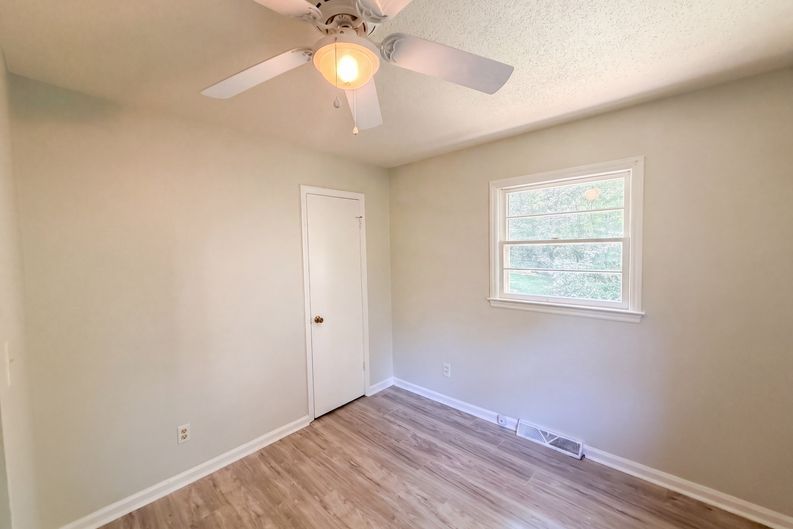 Photo 13 of 17 of 6220 Paylor St, Mebane, NC