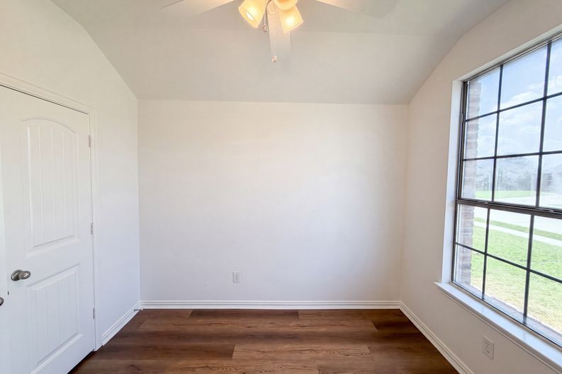 Photo 7 of 17 of 143 Pintail Ln, Sanger, TX