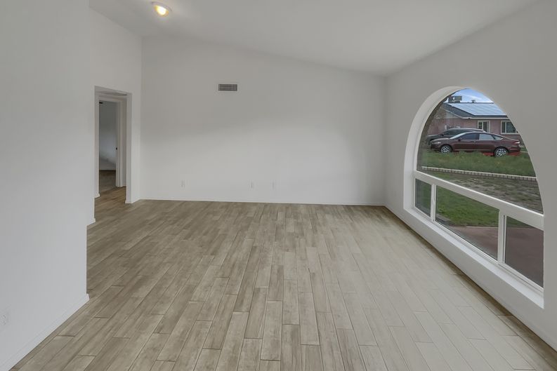 Photo 3 of 20 of 13628 N 40th Dr, Phoenix, AZ