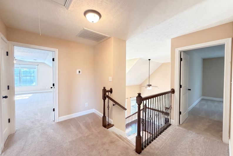 Photo 9 of 28 of 3208 Timberdale Dr, Clarksville, TN