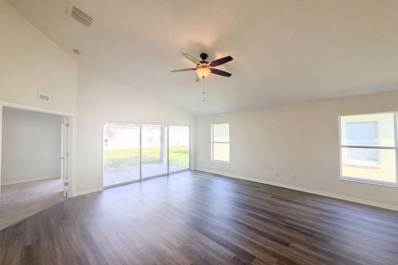Photo 9 of 34 of 16005 Stags Leap Dr, Lutz, FL