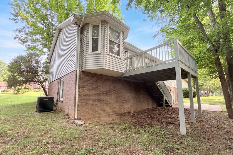 Photo 5 of 20 of 166 Kirby Dr, Clarksville, TN