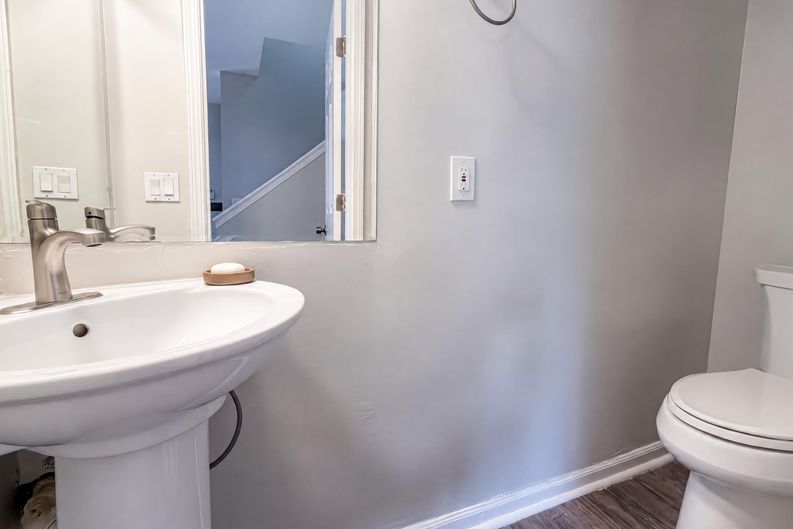 Photo 14 of 24 of 6977 Flagstone Dr, Austell, GA