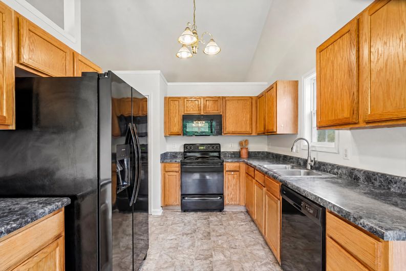 Photo 15 of 31 of 6550 Snowbird Ln, Douglasville, GA