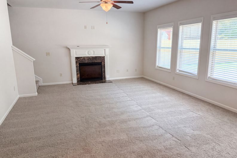 Photo 3 of 34 of 821 Walnut Woods Dr, Braselton, GA