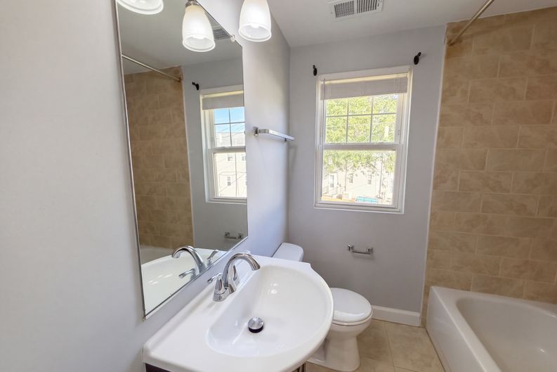 Photo 14 of 20 of 6940 Hawthorne St, Hyattsville, MD