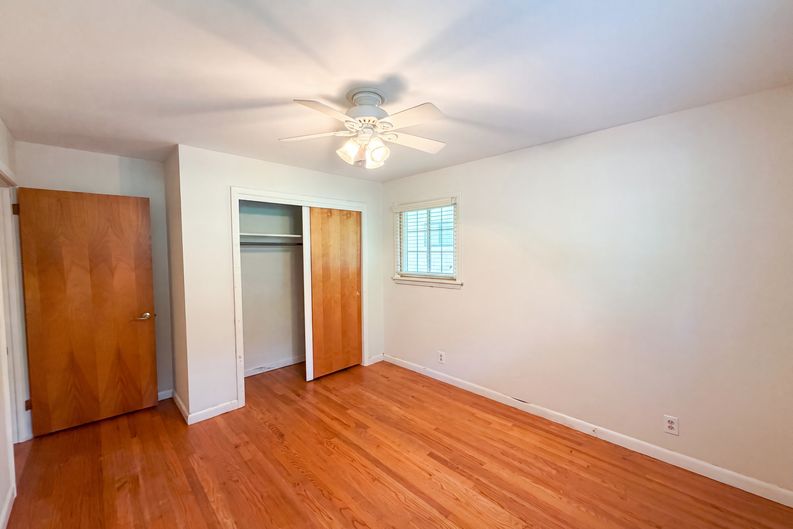 Photo 8 of 17 of 810 Beaver Dam Rd, Raleigh, NC