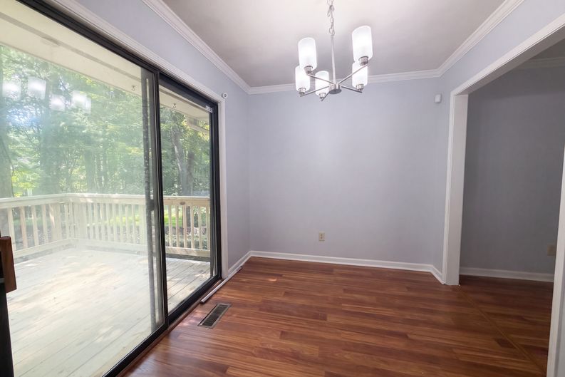 Photo 7 of 24 of 3318 Ben Hill St SW, Marietta, GA