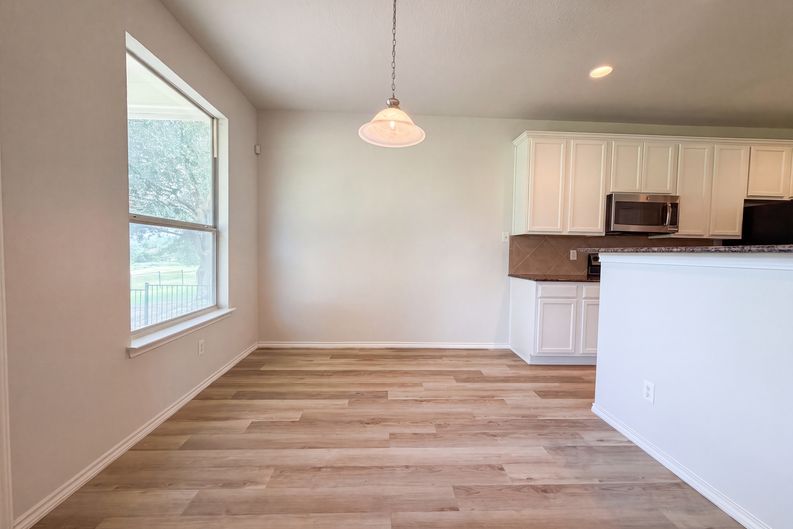 Photo 8 of 21 of 3765 Columbia Dr, Cibolo, TX