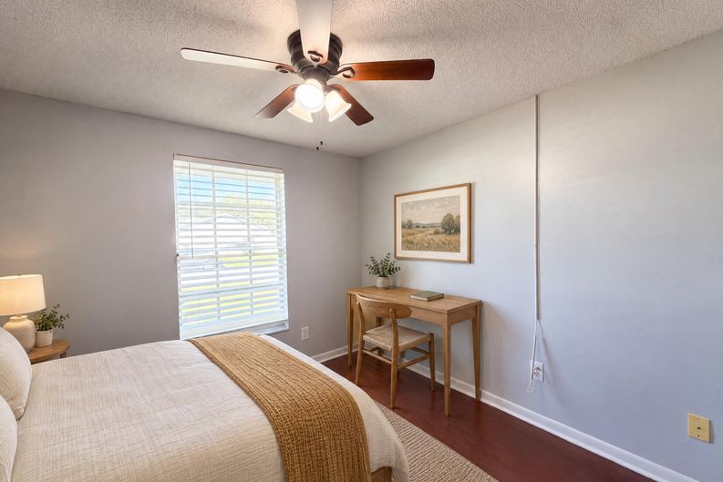 Photo 9 of 17 of 16005 Woodpine Dr, Tampa, FL